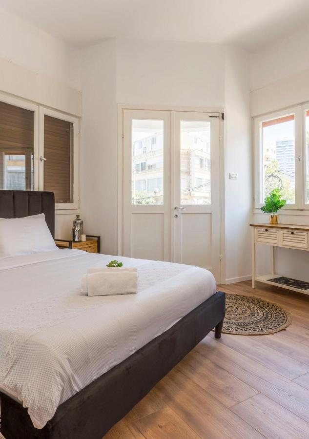 1B Patio Beach House Premium Location W/2 Balcony Tel Aviv Exterior foto